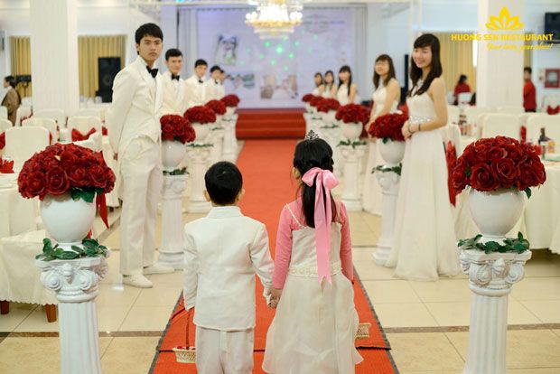 [Image: Phu-dau-phu-de-nhi-huong-sen.jpg]