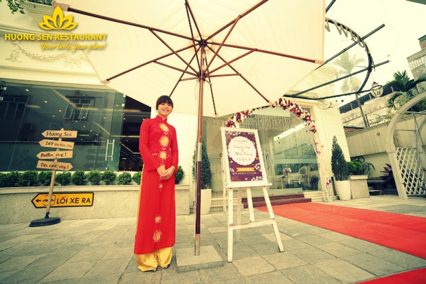 [Image: sanh-don-khach-du-tiec-cuoi.jpg]