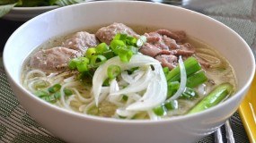 nấu phở bò