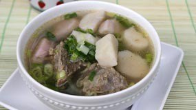 canh xương nấu khoai