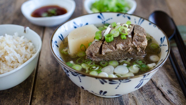 canh sườn nấu sấu chua